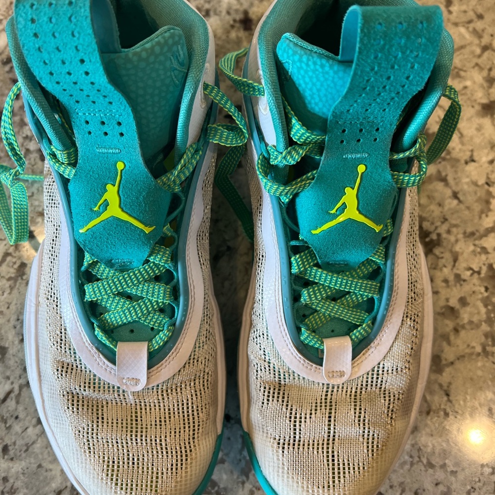 Nike GUO Ailun X Air Jordan 36 GS ‘global games’
Youth size 7Y basketball shoes